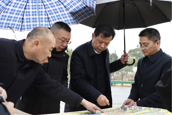 錢松調研鄉村振興產業園項目